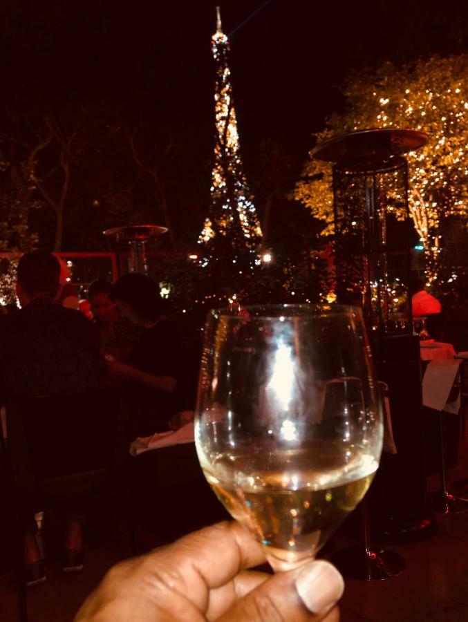 Apartamento Au pied de la tour Eiffel Trocadéro París Exterior foto